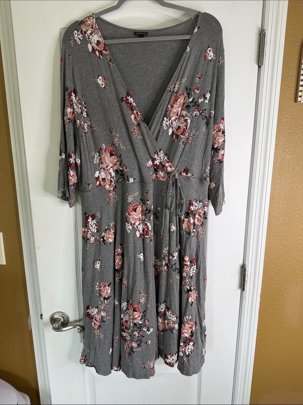 Torrid  Plus Size Gray Wrap Midi Dress with Rose Floral Print. Size 3X